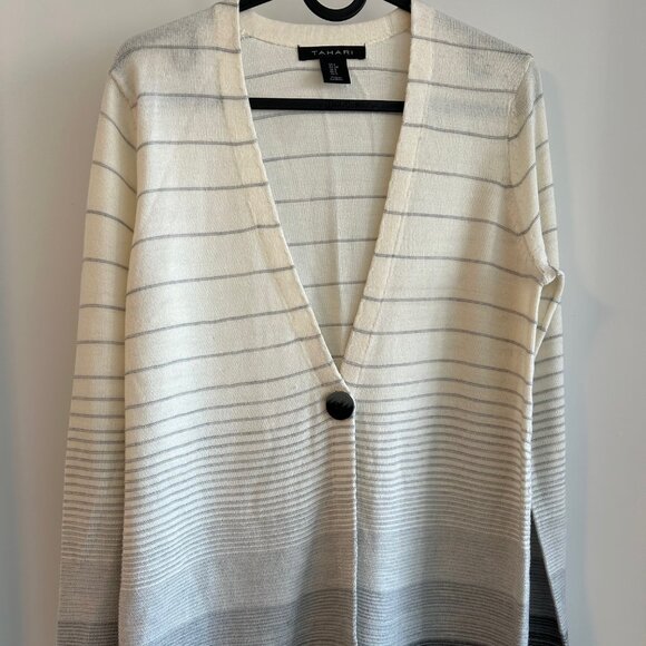 Tahari Extrafine Merino Wool / Acrylic Sweater Size Small - Picture 1 of 9